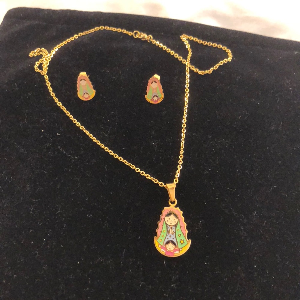 Necklace and earrings. NEW